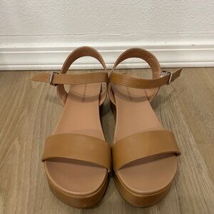 Amazon Essentials Tan Women's Platform Sandals Size 7